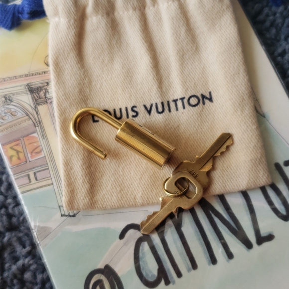 Louis Vuitton Lock & 2 Keys w/ Dustbag -LV Padlock - Picture 4 of 7